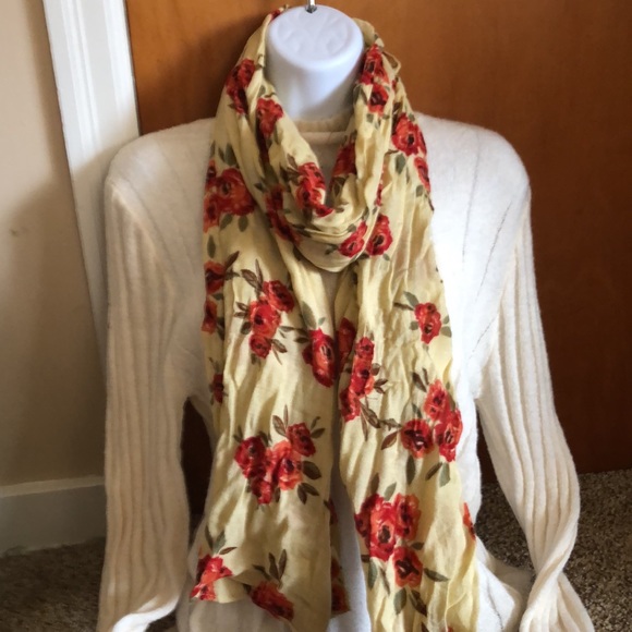 🆑🚫SOLD🚫NWOT Cream Polyester Sweater ❄️ - Picture 4 of 13